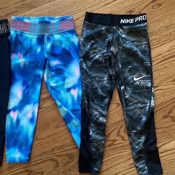 Bundle of leggings under armour and one Nike pair size small - Picture 3 of 3